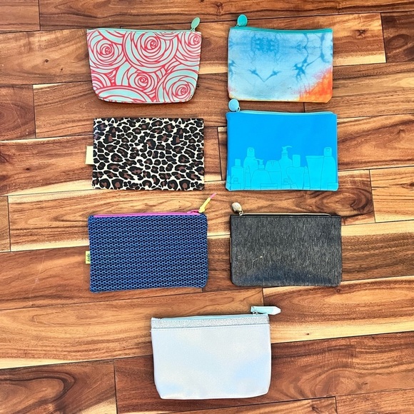 Lot of 7 Small Travel Makeup Toiletry Cosmetic Bags - Picture 3 of 3